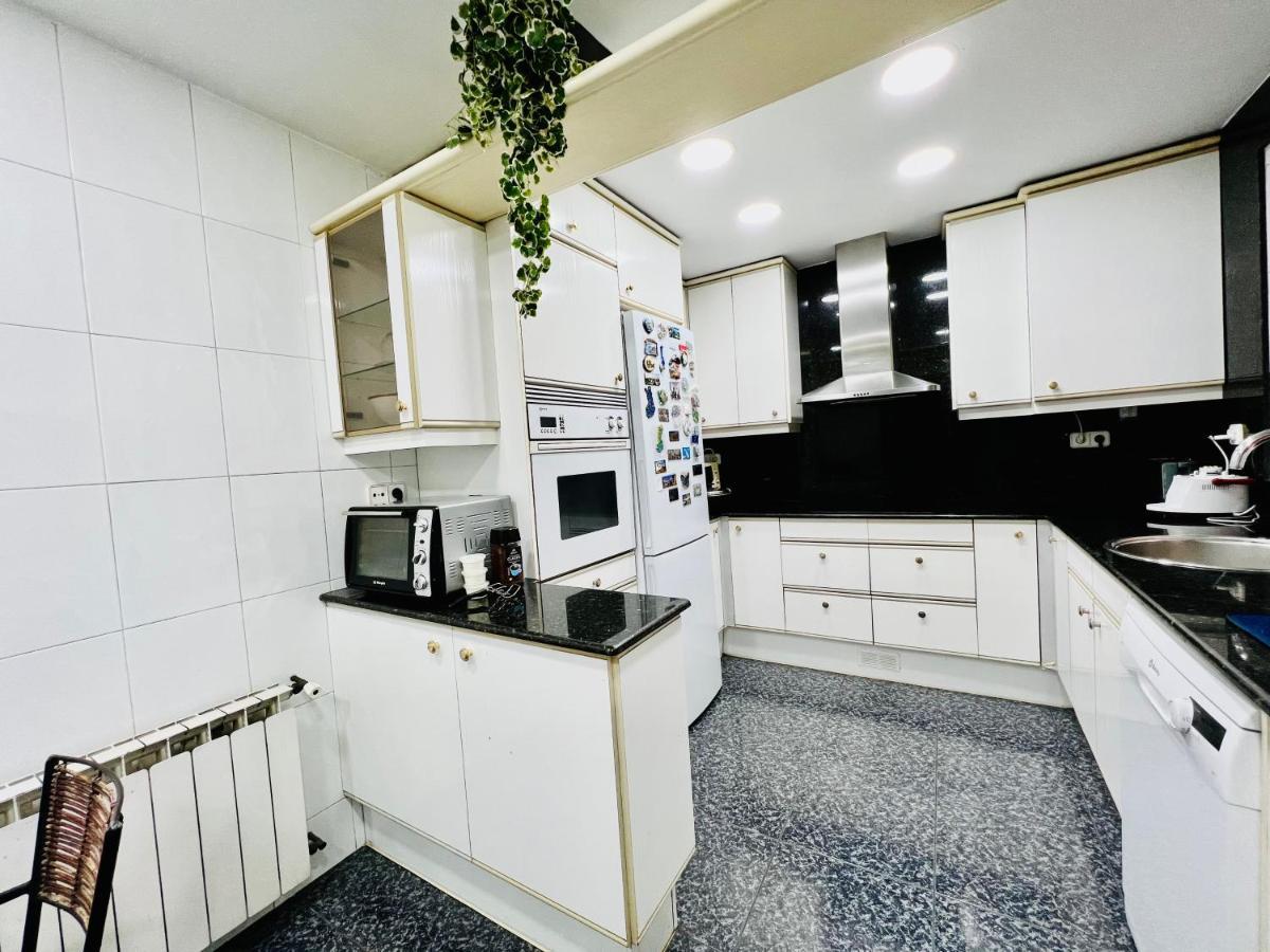 Your Second Home In Barcelona With Private Room And Private Bathroom Close To Montjuic, Pl Espana, La Rambla, Ferry Port Ngoại thất bức ảnh